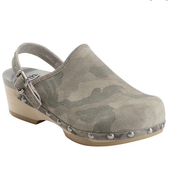 earth pine tiku clogs